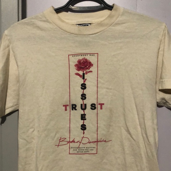 Broken promises size small - Picture 1 of 2
